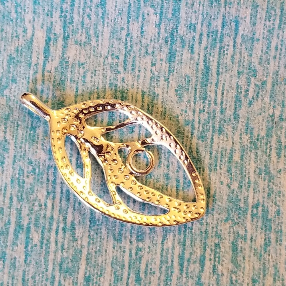 4/$30 NWT Sterling Silver Leaf Charm Pendant - Picture 5 of 8